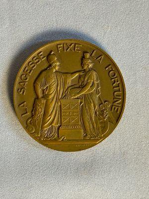 une image représentant une pièce d'or sur laquelle figurent une femme et un homme