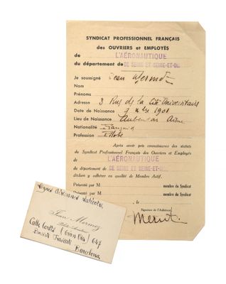 gros plan d'une feuille de papier sur laquelle on peut lire une écriture manuscrite
