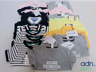 a lot of baby clothes that are on a table