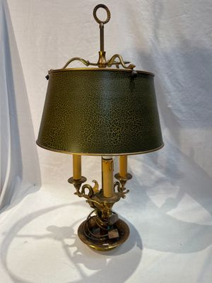 a lamp that has a green shade on it
