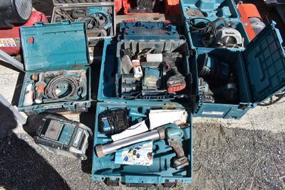 a pile of tools that are sitting on the ground