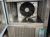 un refroidisseur équipé d'un ventilateur à l'intérieur