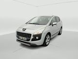 une image représentant une voiture blanche dans une pièce blanche
