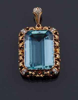 un pendentif en aigue-marine et diamants