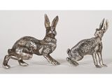 une paire de lapins en métal patiné