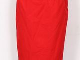 jupe rouge d'une femme sur un mannequin mannequin mannequin mannequin mannequin mannequin mannequin mannequin