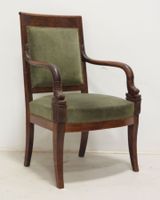 Fauteuil aux accotoirs en tête de dauphin à décor de palmett…