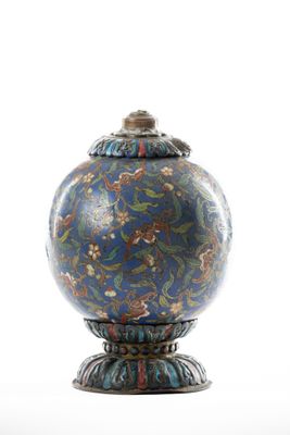 CHINE, XVIIIe siècle. Elément sphérique en bronze doré et ém…
