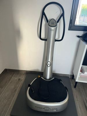 une image représentant une machine posée sur un tapis