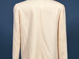 a white jacket on a mannequin mannequin mannequin mannequin mannequin mannequin mannequin mannequin mannequin