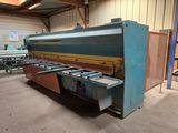 an image of a machine that is sitting inside of a building