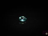 un diamant bleu dans l'obscurité
