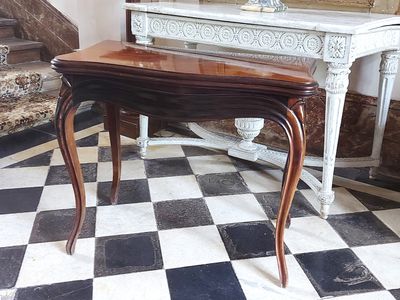 a table with a mirror on top of it in a room