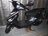 a scooter that is parked on the side of a building