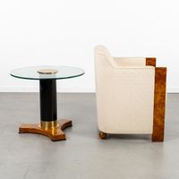 Thörmer, une table d'appoint ronde et un fauteuil club en pl… (photo 6)