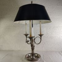 Lampe bouillotte à trois lumières en bronze argenté, bras en… (photo 2)