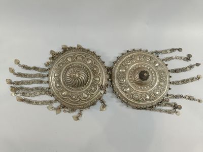 ART ISLAMIQUE - Coiffes de mariée de type Ottoman en métal o…