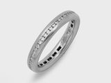 gros plan d'une bague en diamant sur fond blanc