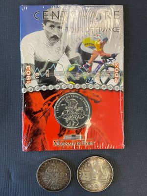 Réunion d’une pièce de 5 francs 1964, une pièce de 100 franc…
