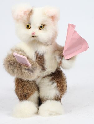 un chat blanc et marron avec un cône rose sur la tête