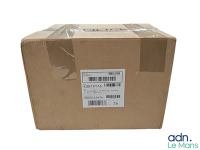 une boîte en carton sur laquelle figure un code-barres