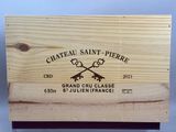 une boîte en bois portant une étiquette