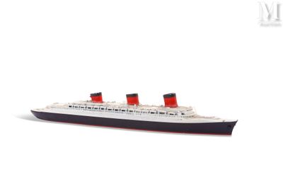 une petite maquette de paquebot de croisière sur fond blanc