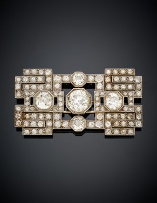 une broche Art déco ornée de diamants et de perles