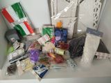 de nombreux articles exposés sur le comptoir