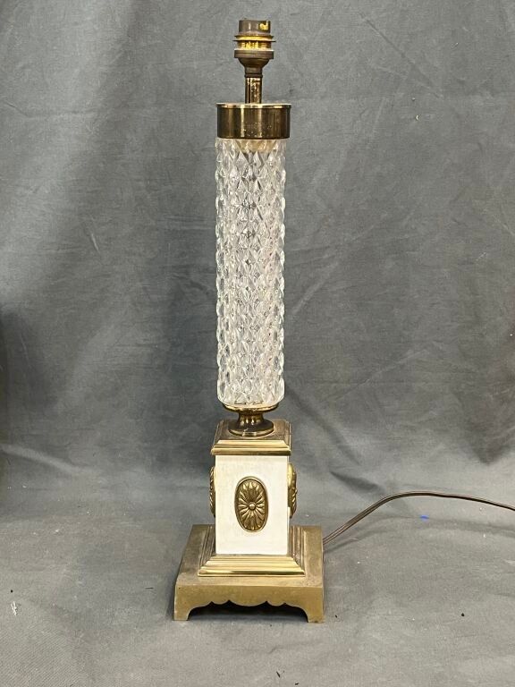 Pied de lampe colonen en métal et verre.