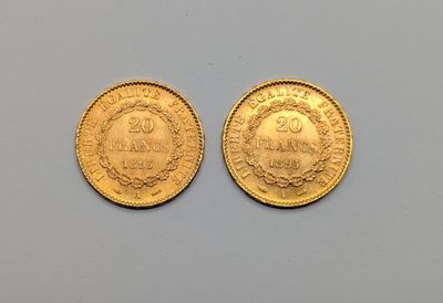 deux pièces d'or, l'une ornée d'une couronne et l'autre sur laquelle figure une couronne