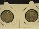 deux pièces de 25 cents du même type se trouvent dans une boîte blanche
