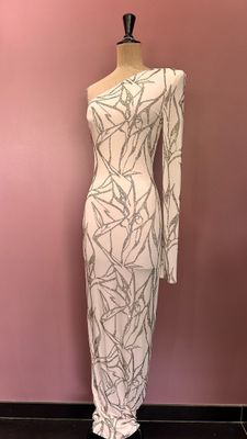 a white dress on a mannequin mannequin mannequin mannequin mannequin mannequin mannequin mannequin mannequin