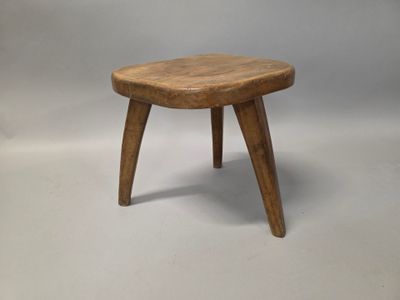 Tabouret de traite en bois - Photo 1