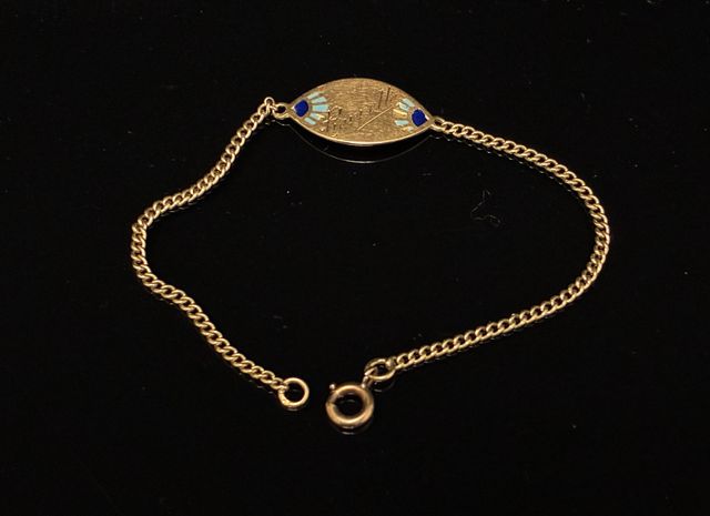 Bracelet de naissance en or 18 carats 750 millièmes « Perrette »....