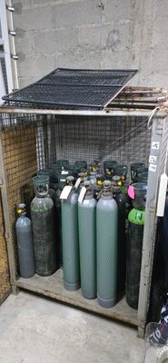 1 CAISSE METALLIQUE SANS PORTE, DIMENSION : 120 x 100 x 165,…