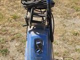 a blue pressurer that is sitting on the ground