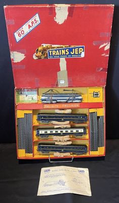 une boîte contenant un circuit de train