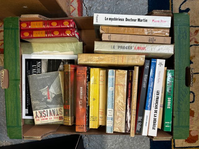 Carton de livres sur la guerre dont le procès LAVAL, les Français...
