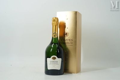 une bouteille de vin à côté d'un coffret doré