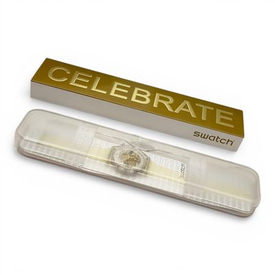 un gros plan sur un paquet de cigarettes contenant un briquet