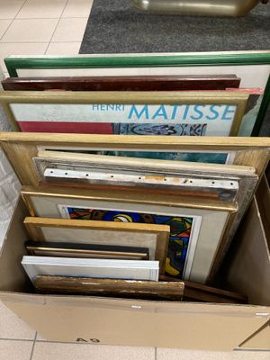 Lot de 20 cadres : peintures et reproductions. - Photo 1