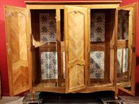 Armoire trois portes en merisier. (photo 2)