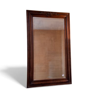une image représentant un cadre en bois sur lequel est fixé un miroir