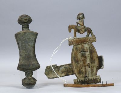 deux œuvres d'art exposées l'une à côté de l'autre