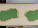 quatre touches de peinture verte sur une feuille de papier blanc