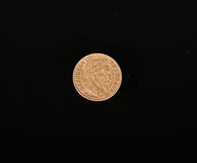une pièce d'or sur fond noir