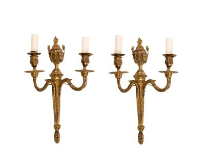 paire d'appliques murales anciennes en laiton avec bougies blanches