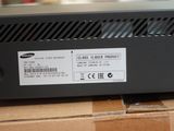 un gros plan d'une boîte sur laquelle se trouve un appareil électronique