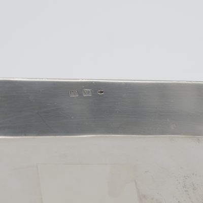 UN PLATEAU EN ARGENT En triple bordure. - Photo 1